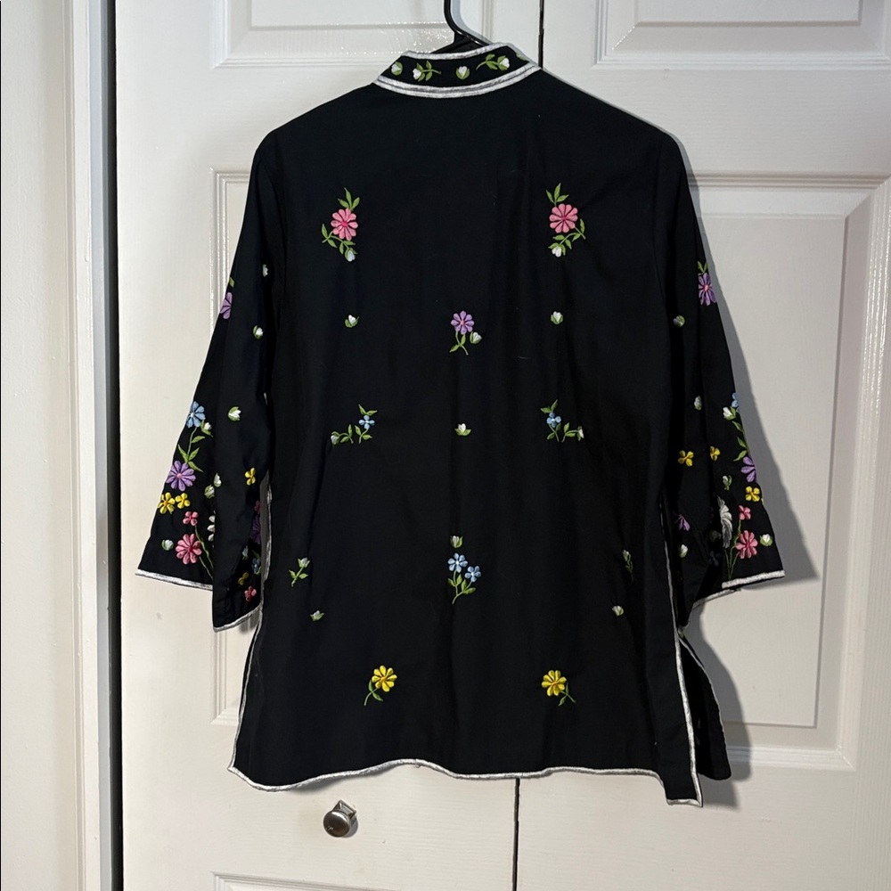 Chuchi embroidered button front jacket. Size XL - Picture 2 of 7